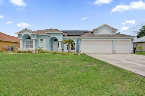 House in Port St. Lucie, Florida 4 bedrooms, 223.8 sq.m. № 1928450 - photo 1