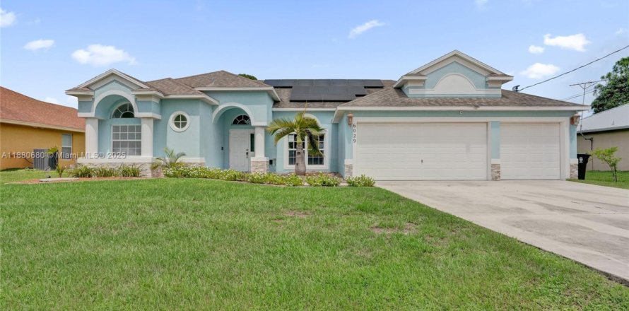 House in Port St. Lucie, Florida 4 bedrooms, 223.8 sq.m. № 1928450