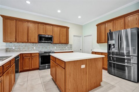 House in Port St. Lucie, Florida 4 bedrooms, 223.8 sq.m. № 1928450 - photo 9