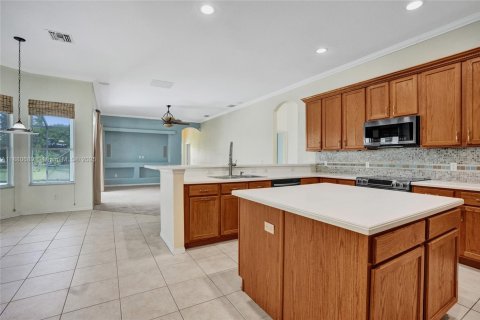 House in Port St. Lucie, Florida 4 bedrooms, 223.8 sq.m. № 1928450 - photo 10