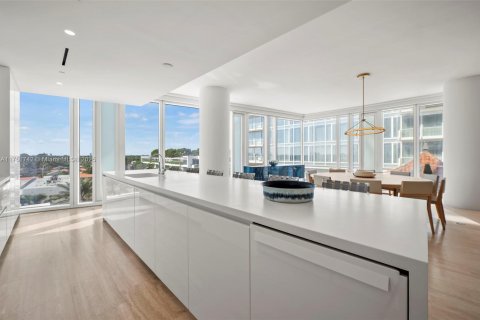 Condo in Surfside, Florida, 3 bedrooms  № 1859997 - photo 5
