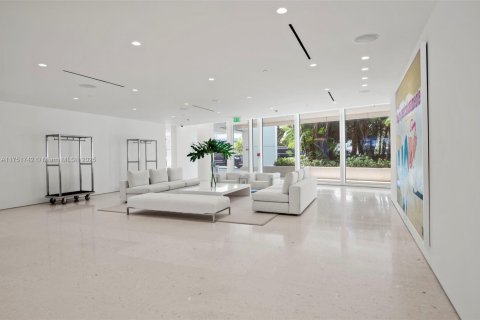 Condo in Surfside, Florida, 3 bedrooms  № 1859997 - photo 22