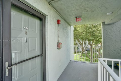 Copropriété à vendre à Pompano Beach, Floride: 2 chambres, 76.64 m2 № 2013888 - photo 4