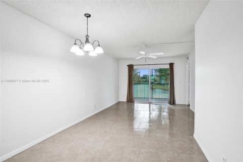 Copropriété à vendre à Pompano Beach, Floride: 2 chambres, 76.64 m2 № 2013888 - photo 14