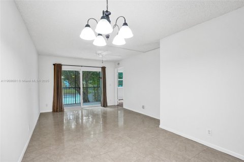 Copropriété à vendre à Pompano Beach, Floride: 2 chambres, 76.64 m2 № 2013888 - photo 15
