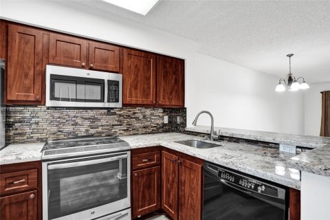 Copropriété à vendre à Pompano Beach, Floride: 2 chambres, 76.64 m2 № 2013888 - photo 8