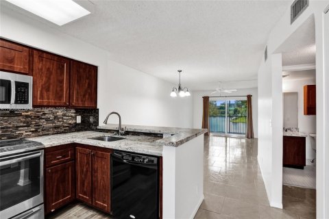 Copropriété à vendre à Pompano Beach, Floride: 2 chambres, 76.64 m2 № 2013888 - photo 6