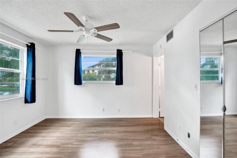 Copropriété à vendre à Pompano Beach, Floride: 2 chambres, 76.64 m2 № 2013888 - photo 21