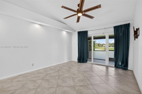 House in Margate, Florida 2 bedrooms, 115.01 sq.m. № 1991453 - photo 17