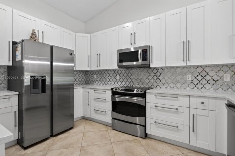 House in Margate, Florida 2 bedrooms, 115.01 sq.m. № 1991453 - photo 5