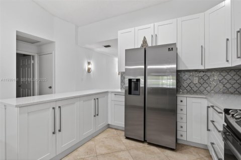 House in Margate, Florida 2 bedrooms, 115.01 sq.m. № 1991453 - photo 7