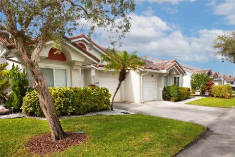 House in Margate, Florida 2 bedrooms, 115.01 sq.m. № 1991453 - photo 3