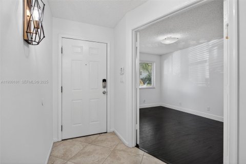 House in Margate, Florida 2 bedrooms, 115.01 sq.m. № 1991453 - photo 30