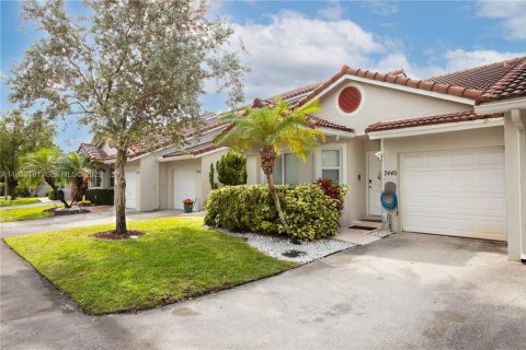 House in Margate, Florida 2 bedrooms, 115.01 sq.m. № 1991453 - photo 2