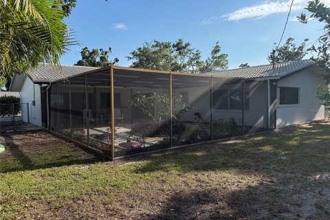 House in Saint Petersburg, Florida 3 bedrooms, 159.05 sq.m. № 1758045 - photo 24
