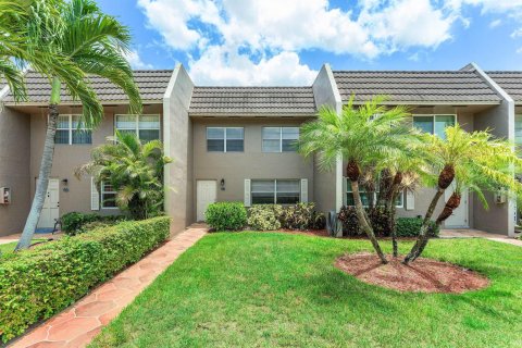 Townhouse in Coral Springs, Florida 3 bedrooms, 139.35 sq.m. № 2191680