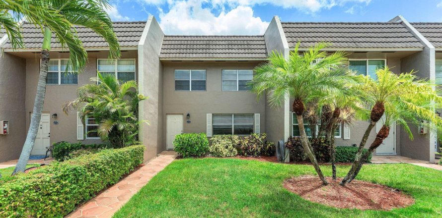 Townhouse in Coral Springs, Florida 3 bedrooms, 139.35 sq.m. № 2191680