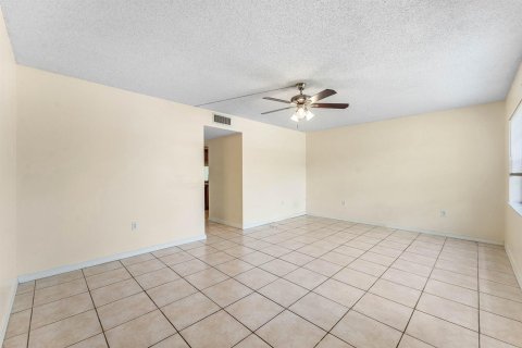 Townhouse in Coral Springs, Florida 3 bedrooms, 139.35 sq.m. № 2191680 - photo 9