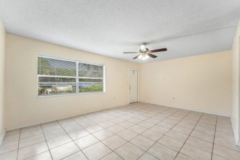 Townhouse in Coral Springs, Florida 3 bedrooms, 139.35 sq.m. № 2191680 - photo 10