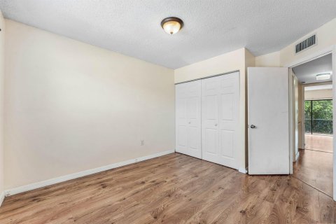 Townhouse in Coral Springs, Florida 3 bedrooms, 139.35 sq.m. № 2191680 - photo 25
