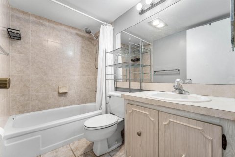 Townhouse in Coral Springs, Florida 3 bedrooms, 139.35 sq.m. № 2191680 - photo 21
