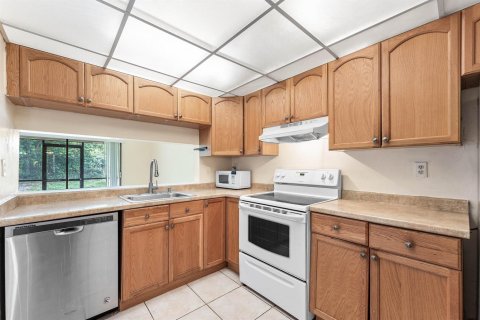 Townhouse in Coral Springs, Florida 3 bedrooms, 139.35 sq.m. № 2191680 - photo 3