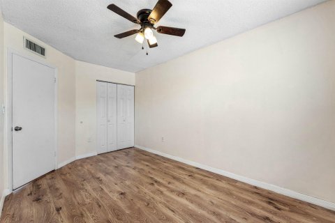 Townhouse in Coral Springs, Florida 3 bedrooms, 139.35 sq.m. № 2191680 - photo 23