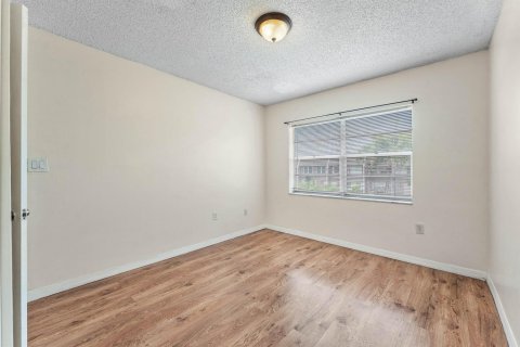 Townhouse in Coral Springs, Florida 3 bedrooms, 139.35 sq.m. № 2191680 - photo 26