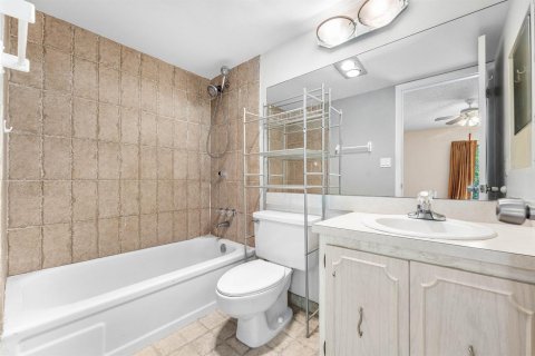 Townhouse in Coral Springs, Florida 3 bedrooms, 139.35 sq.m. № 2191680 - photo 17