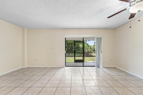 Townhouse in Coral Springs, Florida 3 bedrooms, 139.35 sq.m. № 2191680 - photo 14