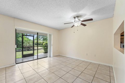Townhouse in Coral Springs, Florida 3 bedrooms, 139.35 sq.m. № 2191680 - photo 15