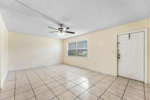 Townhouse in Coral Springs, Florida 3 bedrooms, 139.35 sq.m. № 2191680 - photo 8