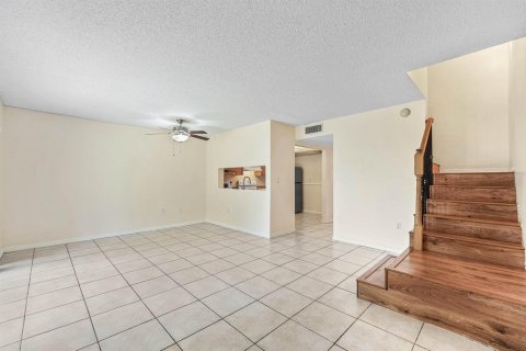 Townhouse in Coral Springs, Florida 3 bedrooms, 139.35 sq.m. № 2191680 - photo 13