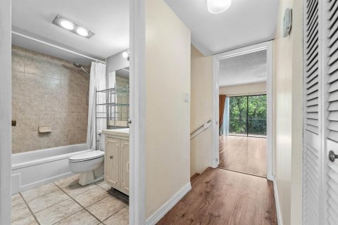 Townhouse in Coral Springs, Florida 3 bedrooms, 139.35 sq.m. № 2191680 - photo 24