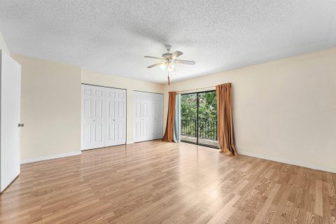Townhouse in Coral Springs, Florida 3 bedrooms, 139.35 sq.m. № 2191680 - photo 18