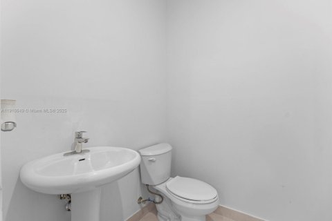 Купить таунхаус в Хомстед, Флорида 3 спальни, № 1972148 - фото 8