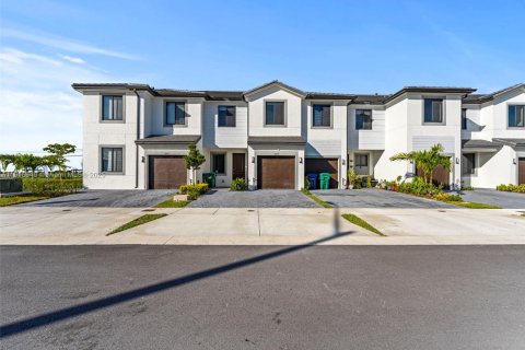 Купить таунхаус в Хомстед, Флорида 3 спальни, № 1972148 - фото 2