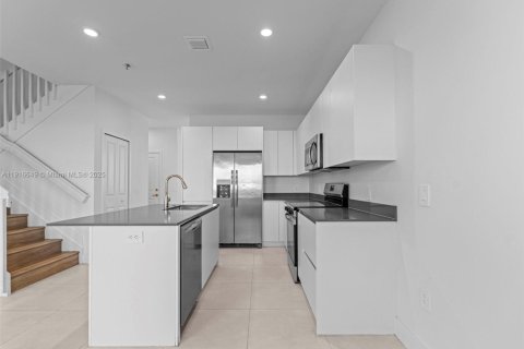 Купить таунхаус в Хомстед, Флорида 3 спальни, № 1972148 - фото 13