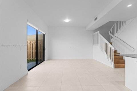 Купить таунхаус в Хомстед, Флорида 3 спальни, № 1972148 - фото 17