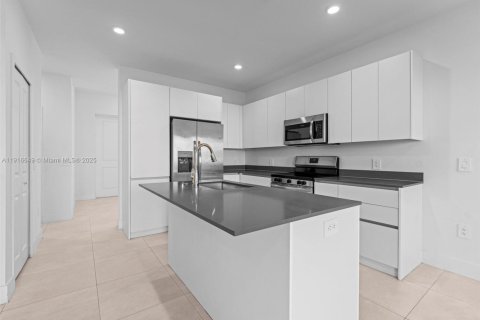 Купить таунхаус в Хомстед, Флорида 3 спальни, № 1972148 - фото 11