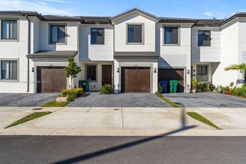 Купить таунхаус в Хомстед, Флорида 3 спальни, № 1972148 - фото 1