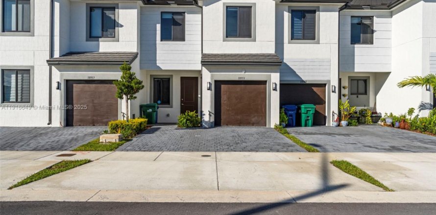 Таунхаус в Хомстед, Флорида 3 спальни № 1972148