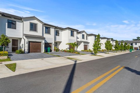 Купить таунхаус в Хомстед, Флорида 3 спальни, № 1972148 - фото 3