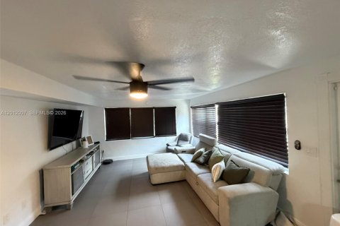 Villa ou maison à vendre à Hollywood, Floride: 3 chambres, 129.04 m2 № 2076349 - photo 5