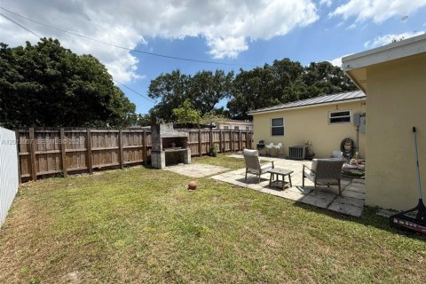 Villa ou maison à vendre à Hollywood, Floride: 3 chambres, 129.04 m2 № 2076349 - photo 10