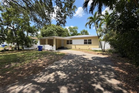 Villa ou maison à vendre à Hollywood, Floride: 3 chambres, 129.04 m2 № 2076349 - photo 2