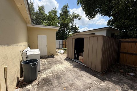 Villa ou maison à vendre à Hollywood, Floride: 3 chambres, 129.04 m2 № 2076349 - photo 8
