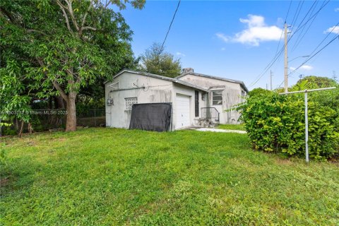 Villa ou maison à vendre à Miami, Floride: 2 chambres, 102.01 m2 № 1954730 - photo 12
