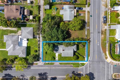 Villa ou maison à vendre à Miami, Floride: 2 chambres, 102.01 m2 № 1954730 - photo 3