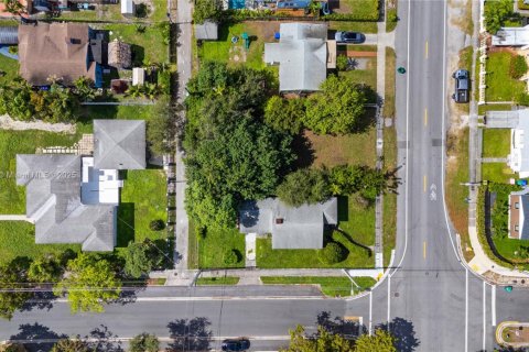 Villa ou maison à vendre à Miami, Floride: 2 chambres, 102.01 m2 № 1954730 - photo 1